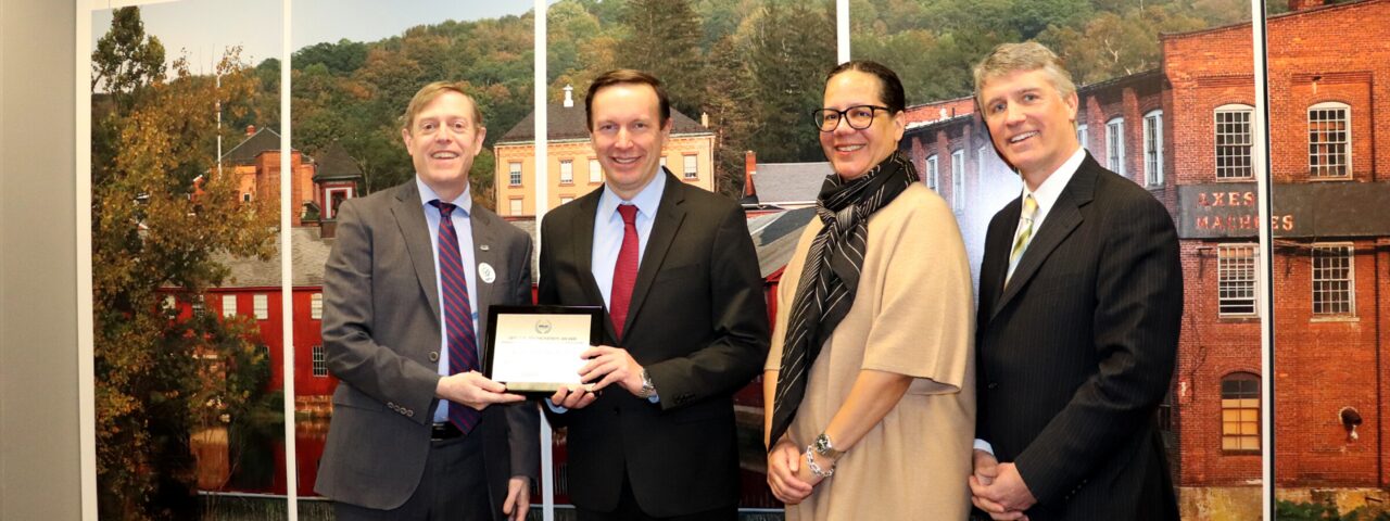 Senator Chris Murphy (D-CT) Receives ASPPH Special Recognition Award from ASPPH Chief External Relations and Advocacy Officer Tim Leshan and member Yale SPH